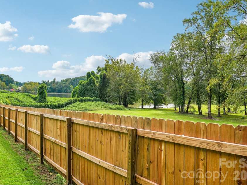 5182 Corbin Lane, Hickory, NC 28601.  MLS# CAR4425372, YatesRealty ID 52980. 