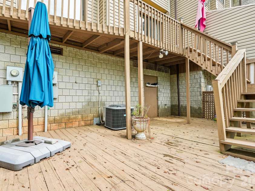 5182 Corbin Lane, Hickory, NC 28601.  MLS# CAR4425372, YatesRealty ID 52980. 