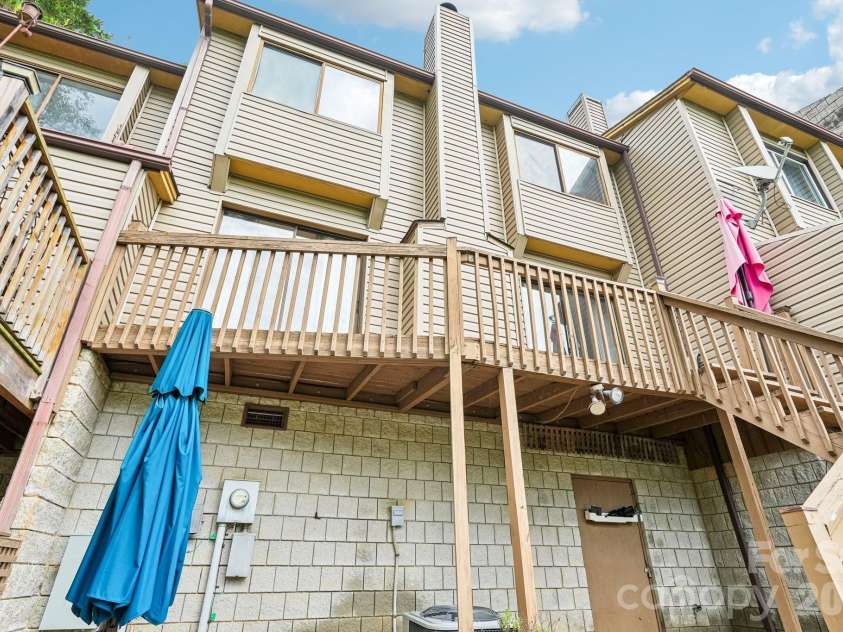 5182 Corbin Lane, Hickory, NC 28601.  MLS# CAR4425372, YatesRealty ID 52980. 