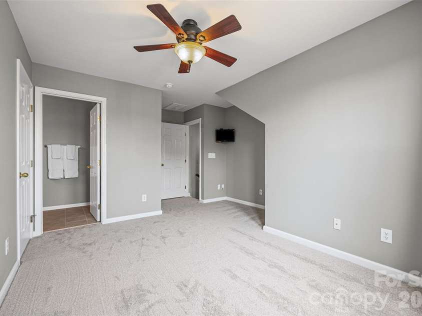 306 Drake Park Avenue, Fort Mill, SC 29708.  MLS# CAR4423650, YatesRealty ID 52985. Bed 4 or Bonus with Full Bath