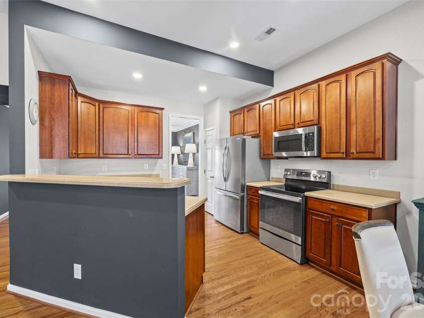 306 Drake Park Avenue, Fort Mill, SC 29708.  MLS# CAR4423650, YatesRealty ID 52985. Kitchen