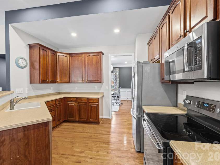 306 Drake Park Avenue, Fort Mill, SC 29708.  MLS# CAR4423650, YatesRealty ID 52985. Kitchen