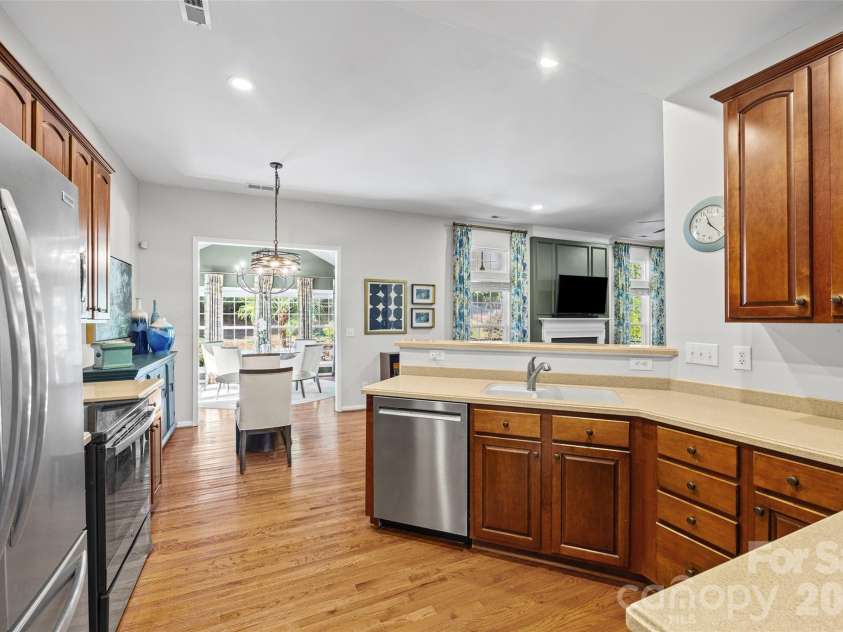 306 Drake Park Avenue, Fort Mill, SC 29708.  MLS# CAR4423650, YatesRealty ID 52985. Kitchen