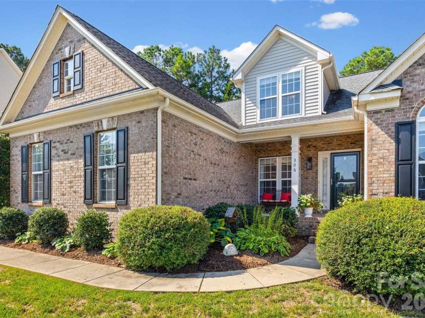 306 Drake Park Avenue, Fort Mill, SC 29708.  MLS# CAR4423650, YatesRealty ID 52985. Welcome Home!