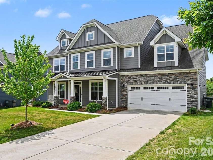 2843 Shumard Drive, Gastonia, NC 28054.  MLS# CAR4424116, YatesRealty ID 52986. 