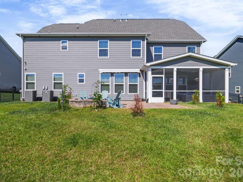 2843 Shumard Drive, Gastonia, NC 28054.  MLS# CAR4424116, YatesRealty ID 52986. 