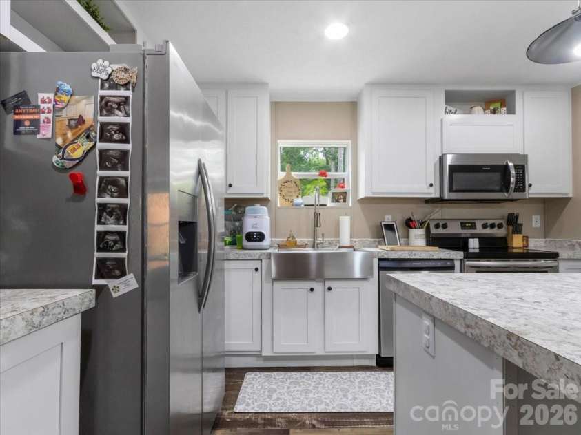 472 Laurel Heights Drive, Burnsville, NC 28714.  MLS# CAR4423803, YatesRealty ID 52987. 
