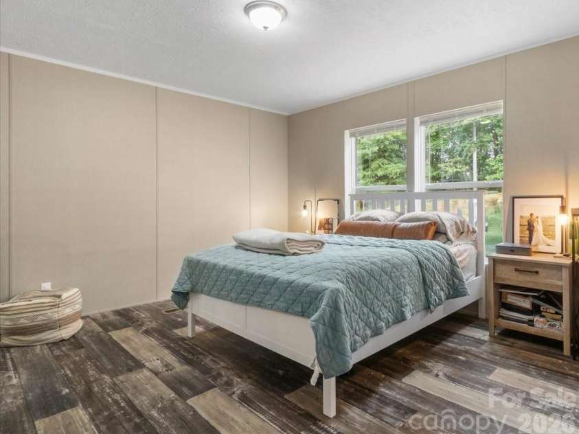 472 Laurel Heights Drive, Burnsville, NC 28714.  MLS# CAR4423803, YatesRealty ID 52987. 