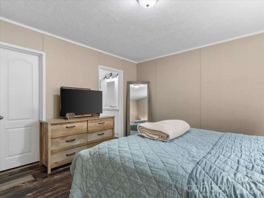 472 Laurel Heights Drive, Burnsville, NC 28714.  MLS# CAR4423803, YatesRealty ID 52987. 