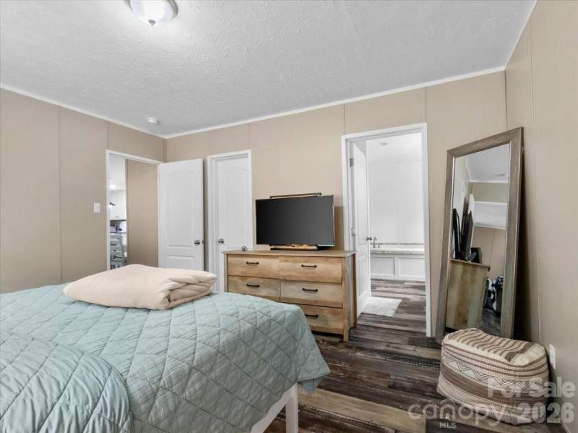 472 Laurel Heights Drive, Burnsville, NC 28714.  MLS# CAR4423803, YatesRealty ID 52987. 