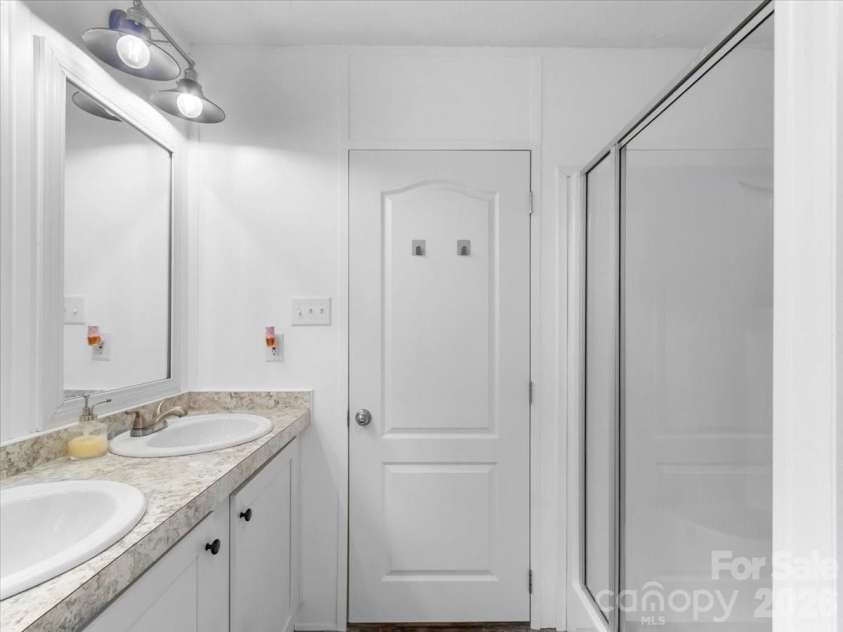 472 Laurel Heights Drive, Burnsville, NC 28714.  MLS# CAR4423803, YatesRealty ID 52987. 