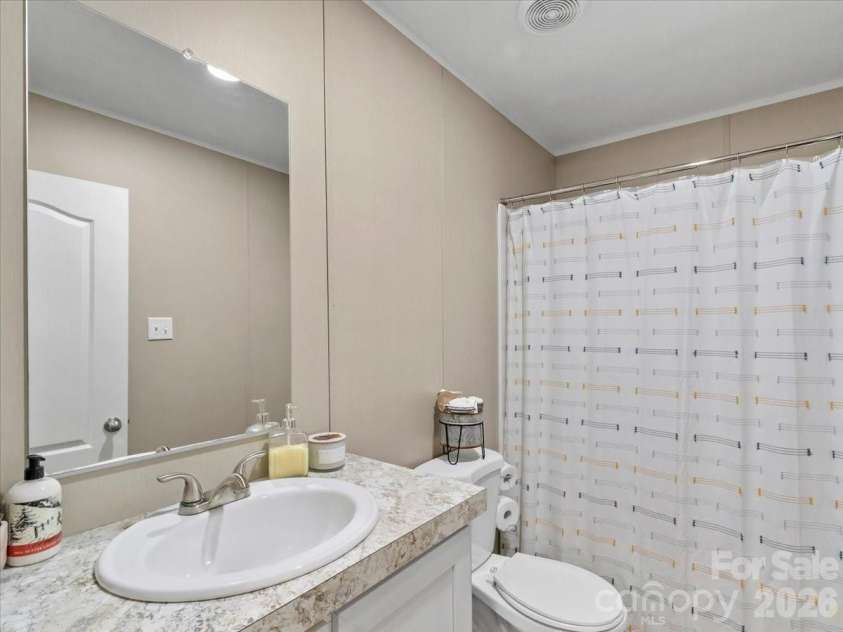 472 Laurel Heights Drive, Burnsville, NC 28714.  MLS# CAR4423803, YatesRealty ID 52987. 
