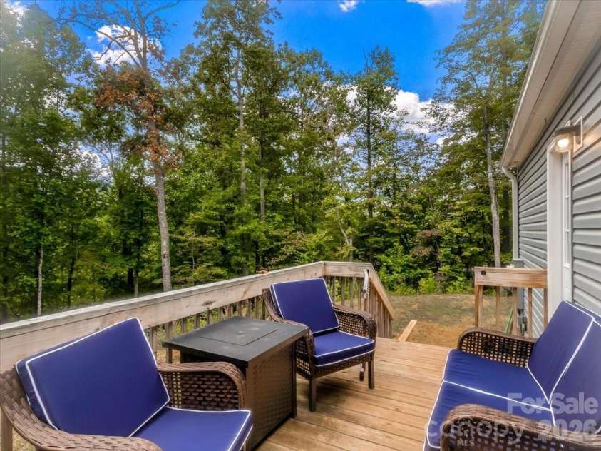 472 Laurel Heights Drive, Burnsville, NC 28714.  MLS# CAR4423803, YatesRealty ID 52987. 