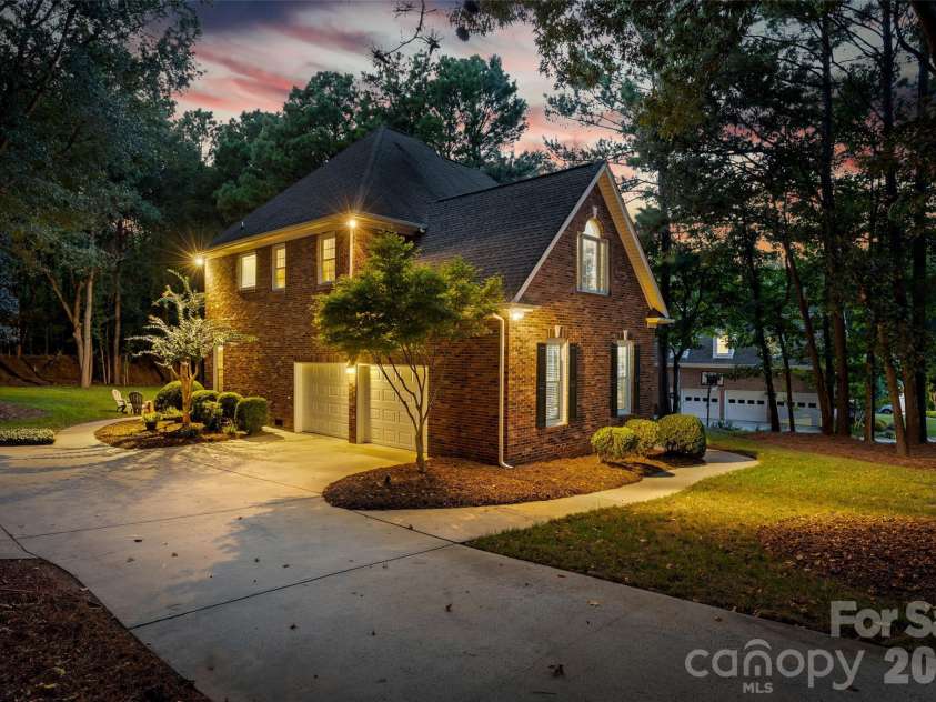 2963 Eppington South Drive, Fort Mill, SC 29708.  MLS# CAR4424192, YatesRealty ID 52988. 