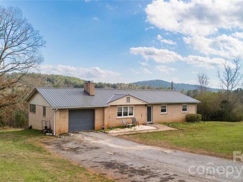 4636 Oak Hill School Road, Lenoir, NC 28645.  MLS# CAR4354860, YatesRealty ID 5299. 