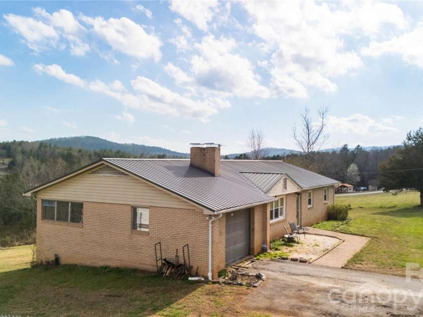 4636 Oak Hill School Road, Lenoir, NC 28645.  MLS# CAR4354860, YatesRealty ID 5299. 