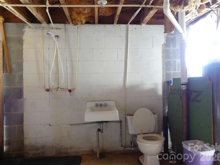 4636 Oak Hill School Road, Lenoir, NC 28645.  MLS# CAR4354860, YatesRealty ID 5299. 