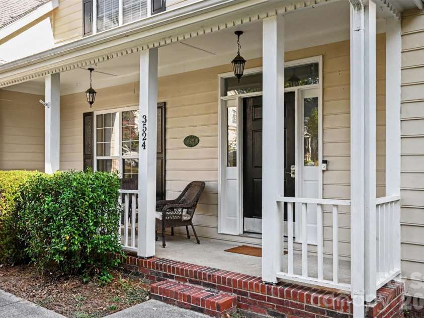 3524 Crescent Knoll Drive, Matthews, NC 28105.  MLS# CAR4423549, YatesRealty ID 52990. 