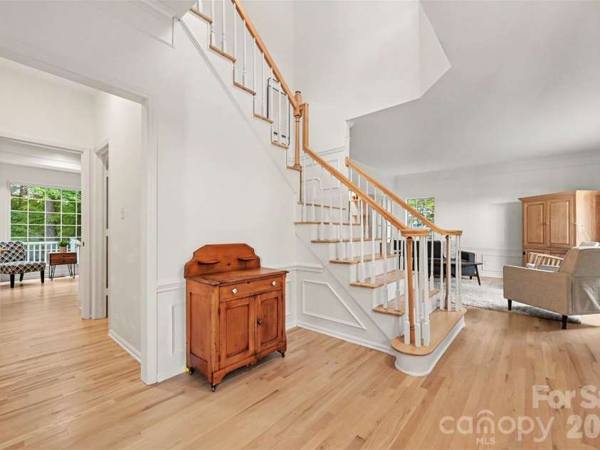 3524 Crescent Knoll Drive, Matthews, NC 28105.  MLS# CAR4423549, YatesRealty ID 52990. 