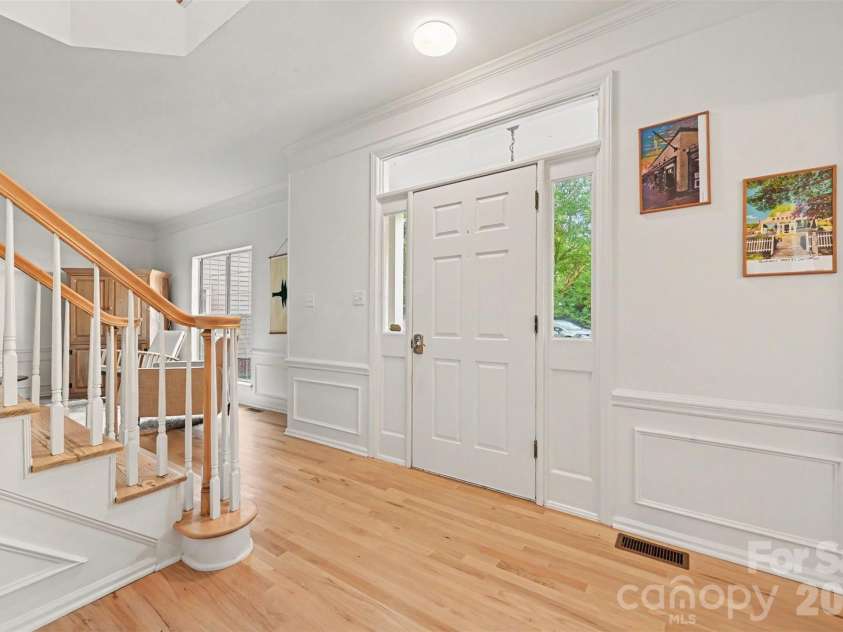 3524 Crescent Knoll Drive, Matthews, NC 28105.  MLS# CAR4423549, YatesRealty ID 52990. 