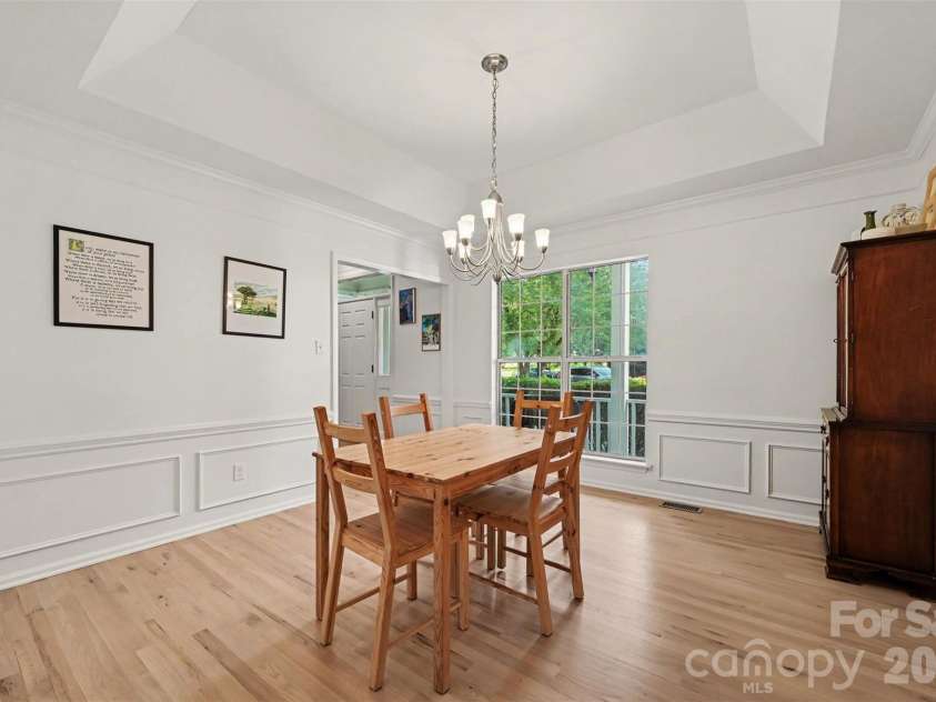 3524 Crescent Knoll Drive, Matthews, NC 28105.  MLS# CAR4423549, YatesRealty ID 52990. 