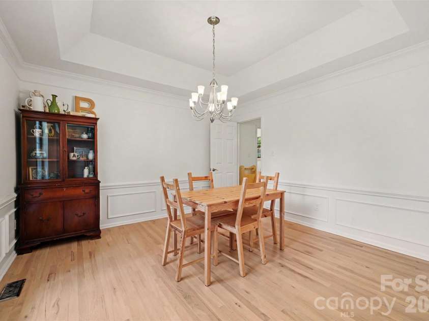 3524 Crescent Knoll Drive, Matthews, NC 28105.  MLS# CAR4423549, YatesRealty ID 52990. 