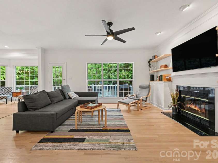3524 Crescent Knoll Drive, Matthews, NC 28105.  MLS# CAR4423549, YatesRealty ID 52990. 