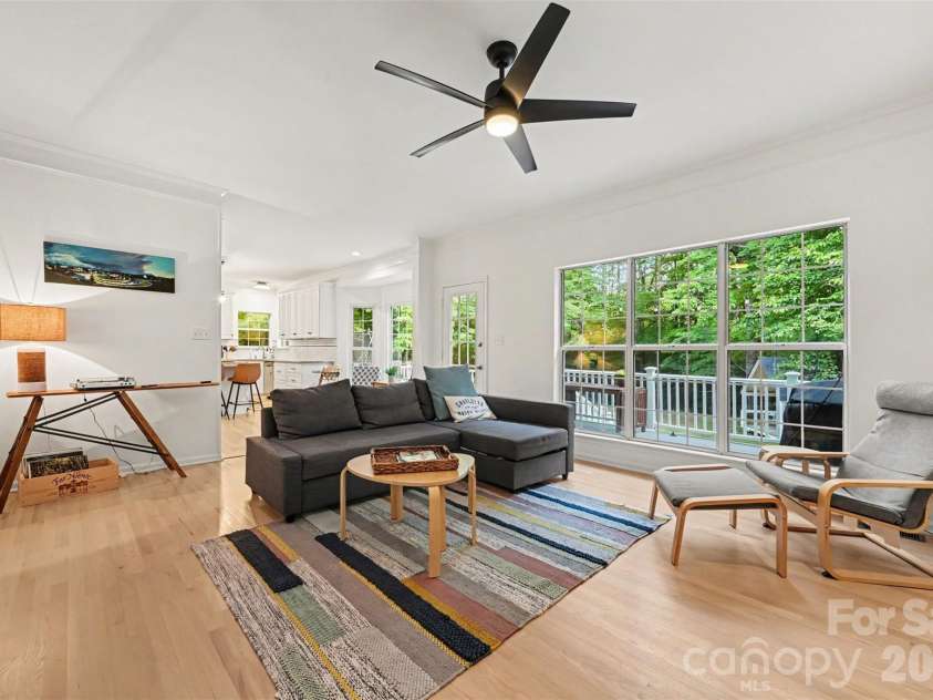 3524 Crescent Knoll Drive, Matthews, NC 28105.  MLS# CAR4423549, YatesRealty ID 52990. 
