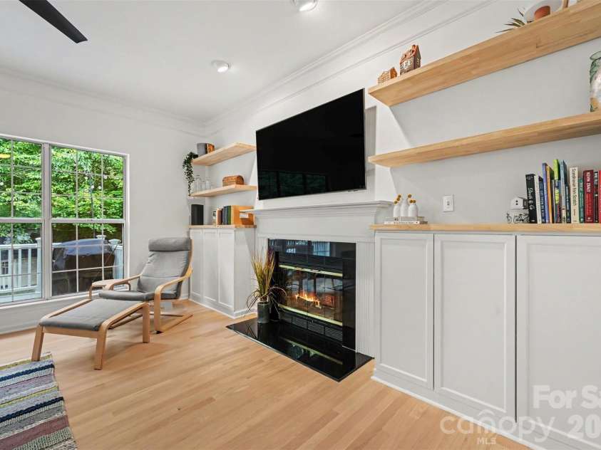3524 Crescent Knoll Drive, Matthews, NC 28105.  MLS# CAR4423549, YatesRealty ID 52990. 