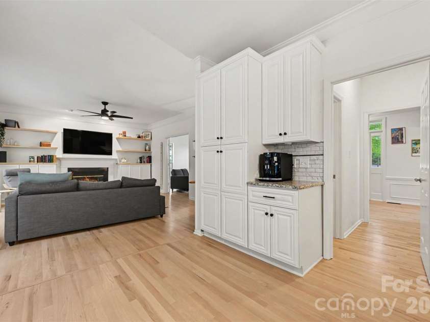 3524 Crescent Knoll Drive, Matthews, NC 28105.  MLS# CAR4423549, YatesRealty ID 52990. 