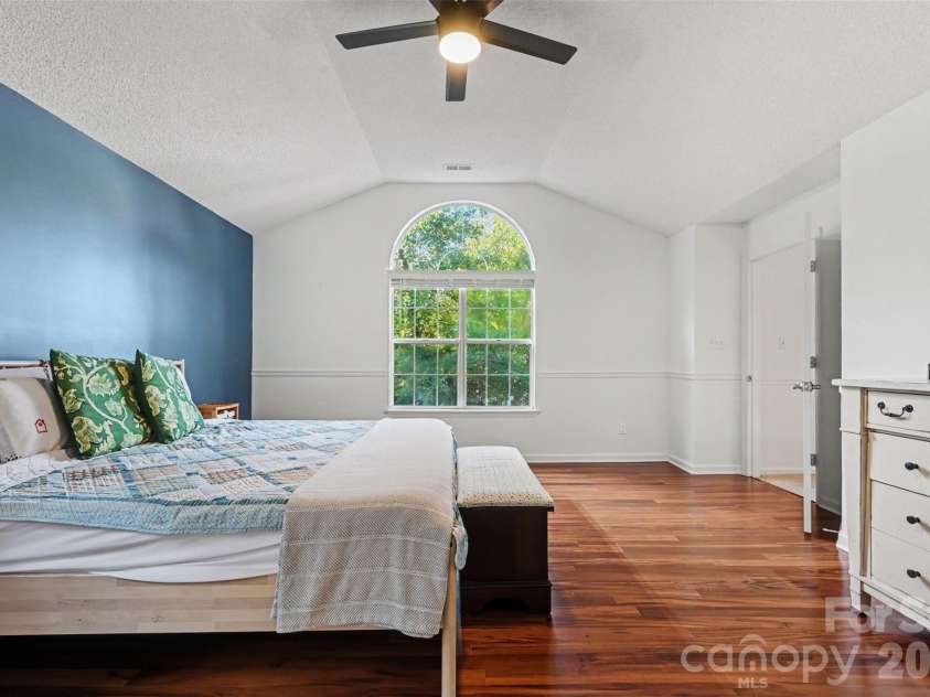 3524 Crescent Knoll Drive, Matthews, NC 28105.  MLS# CAR4423549, YatesRealty ID 52990. 