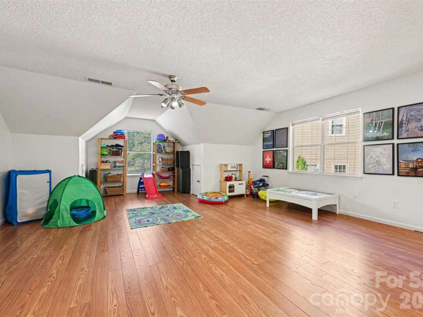 3524 Crescent Knoll Drive, Matthews, NC 28105.  MLS# CAR4423549, YatesRealty ID 52990. 