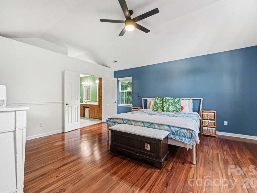 3524 Crescent Knoll Drive, Matthews, NC 28105.  MLS# CAR4423549, YatesRealty ID 52990. 