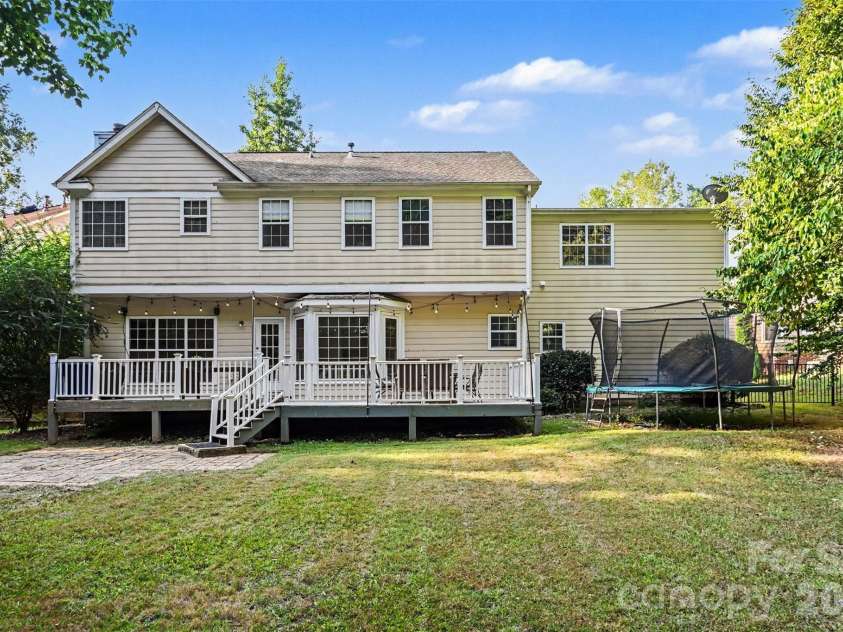 3524 Crescent Knoll Drive, Matthews, NC 28105.  MLS# CAR4423549, YatesRealty ID 52990. 
