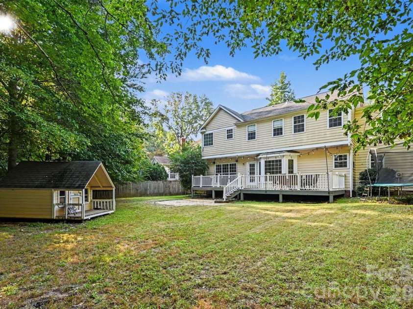 3524 Crescent Knoll Drive, Matthews, NC 28105.  MLS# CAR4423549, YatesRealty ID 52990. 