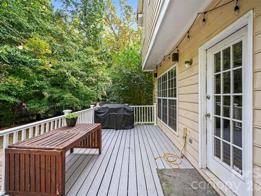 3524 Crescent Knoll Drive, Matthews, NC 28105.  MLS# CAR4423549, YatesRealty ID 52990. 