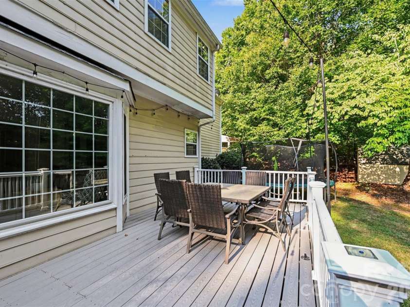 3524 Crescent Knoll Drive, Matthews, NC 28105.  MLS# CAR4423549, YatesRealty ID 52990. 