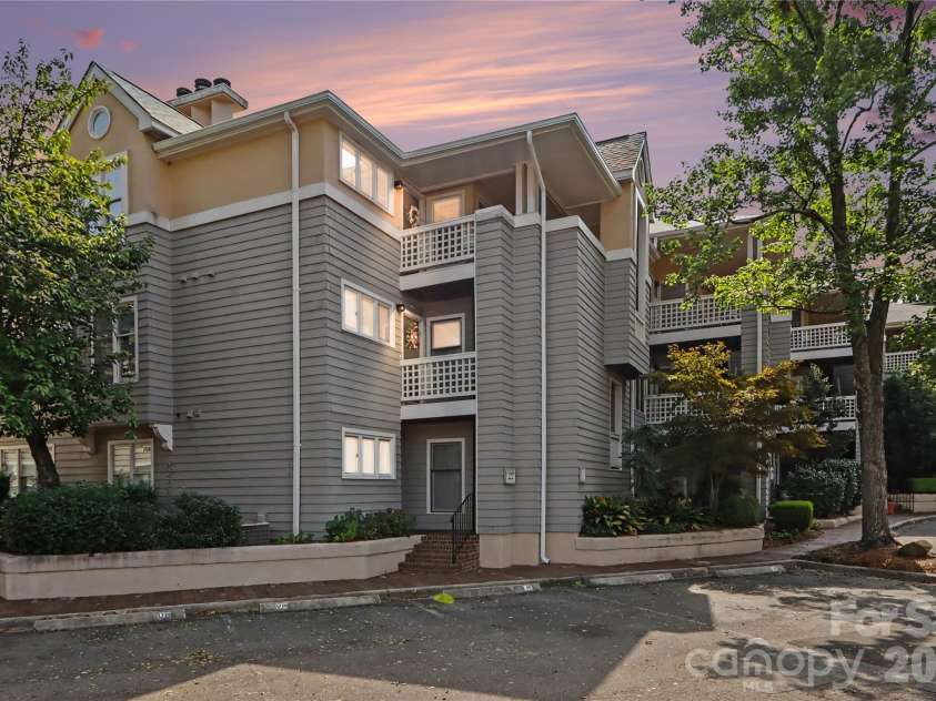222 Queens Road, Charlotte, NC 28204.  MLS# CAR4422813, YatesRealty ID 52992. Condo Exterior