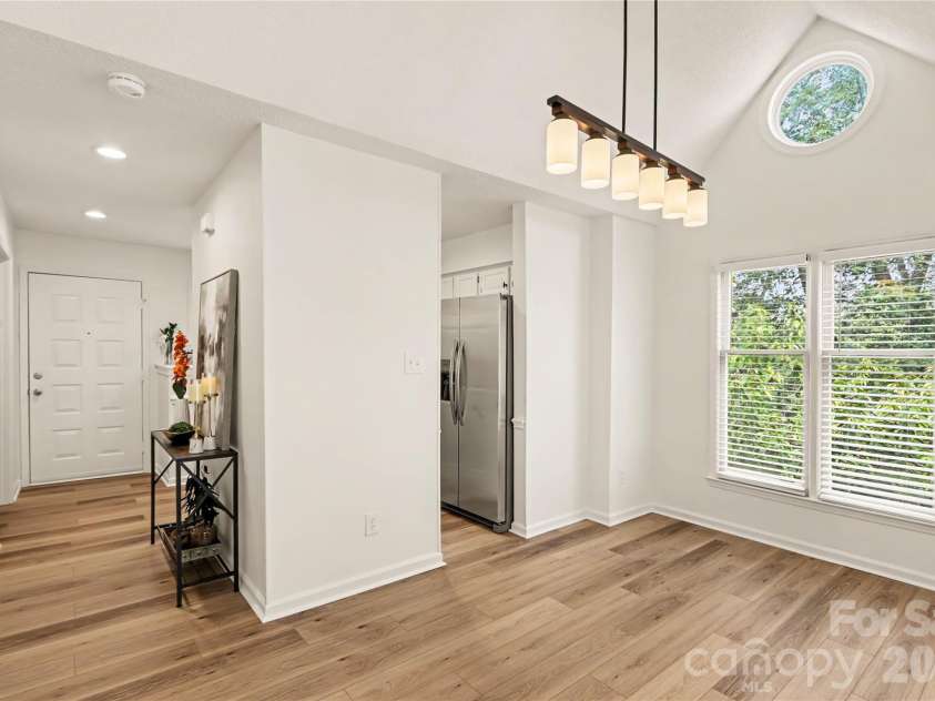 222 Queens Road, Charlotte, NC 28204.  MLS# CAR4422813, YatesRealty ID 52992. Entry and Dining area