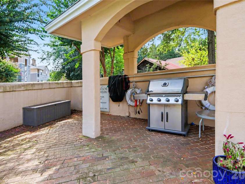 222 Queens Road, Charlotte, NC 28204.  MLS# CAR4422813, YatesRealty ID 52992. Grilling area