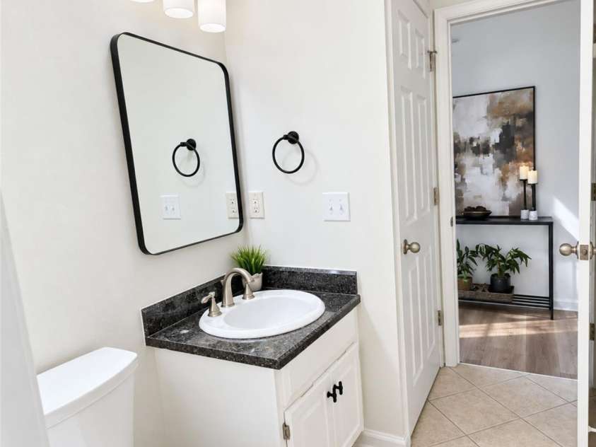 222 Queens Road, Charlotte, NC 28204.  MLS# CAR4422813, YatesRealty ID 52992. Half Bath
