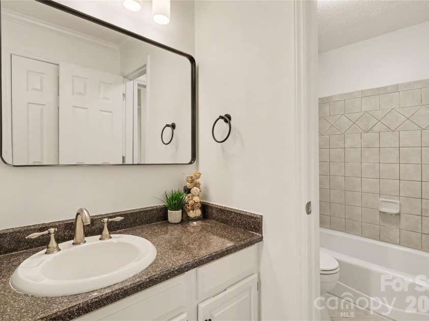 222 Queens Road, Charlotte, NC 28204.  MLS# CAR4422813, YatesRealty ID 52992. Primary Bathroom