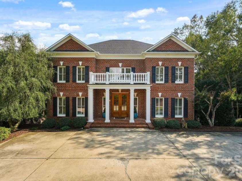 815 36TH Avenue Place, Hickory, NC 28601.  MLS# CAR4422557, YatesRealty ID 52993. 