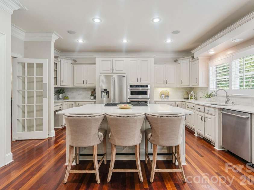 815 36TH Avenue Place, Hickory, NC 28601.  MLS# CAR4422557, YatesRealty ID 52993. 