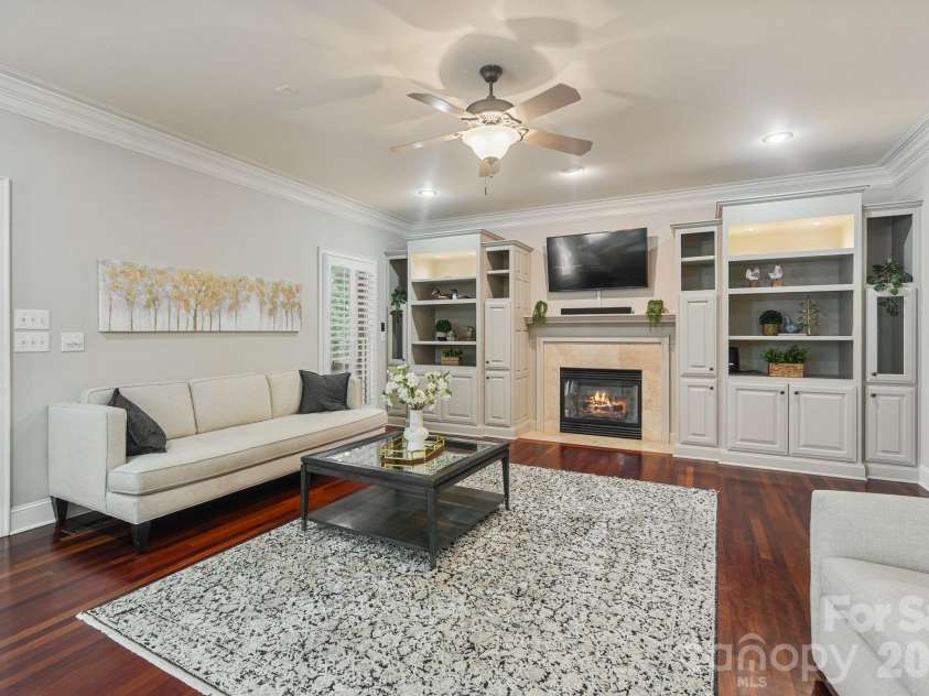 815 36TH Avenue Place, Hickory, NC 28601.  MLS# CAR4422557, YatesRealty ID 52993. 