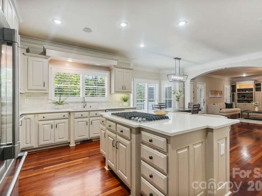 815 36TH Avenue Place, Hickory, NC 28601.  MLS# CAR4422557, YatesRealty ID 52993. 