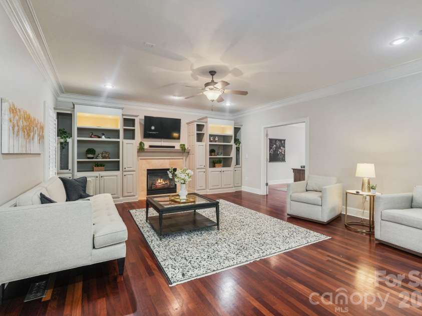 815 36TH Avenue Place, Hickory, NC 28601.  MLS# CAR4422557, YatesRealty ID 52993. 