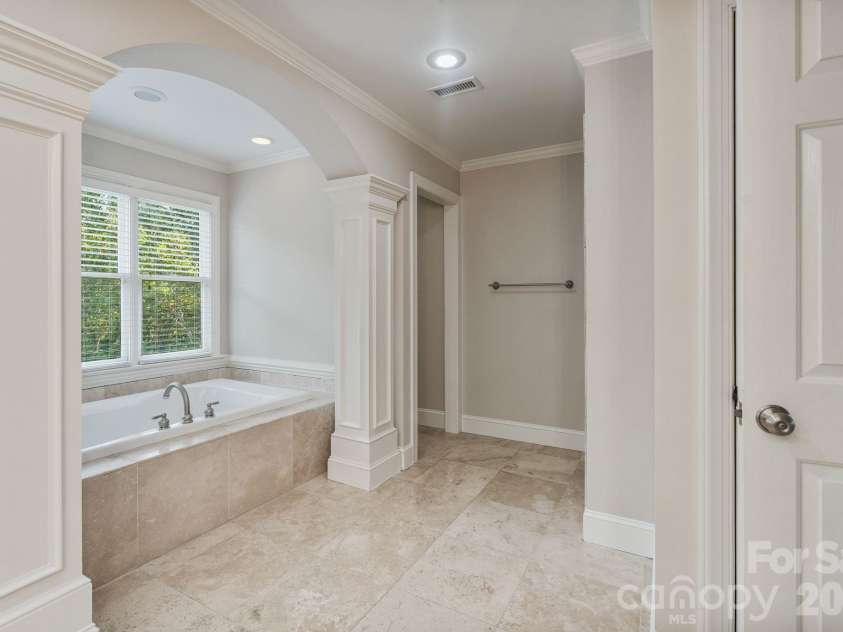 815 36TH Avenue Place, Hickory, NC 28601.  MLS# CAR4422557, YatesRealty ID 52993. 