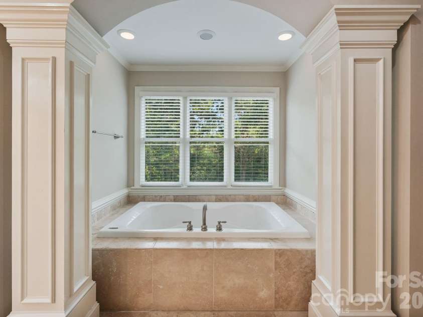 815 36TH Avenue Place, Hickory, NC 28601.  MLS# CAR4422557, YatesRealty ID 52993. 