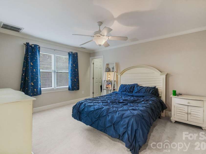 815 36TH Avenue Place, Hickory, NC 28601.  MLS# CAR4422557, YatesRealty ID 52993. 